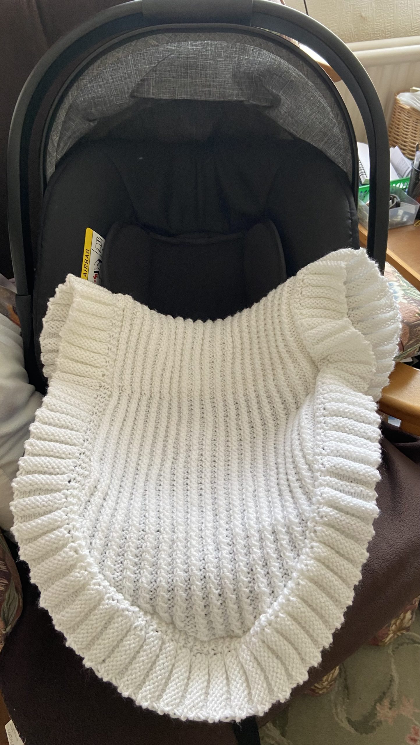 “QUINN” Baby Car Seat | Moses Basket | Chair Blanket - Image 3